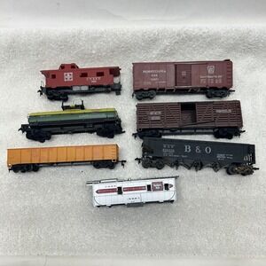 Tyco Vintage Lot of 7 Model Train Cars Toys HO
